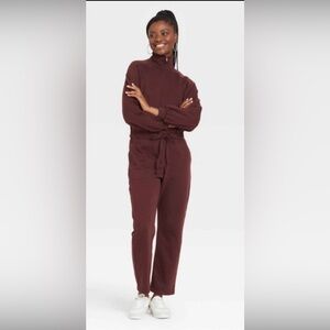 Universal Thread (Target) NWT
Brown Zip-Up Jumpsuit
SIZE XS  runes big